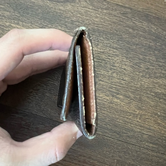 Louis Vuitton Key Holder - Picture 8 of 10